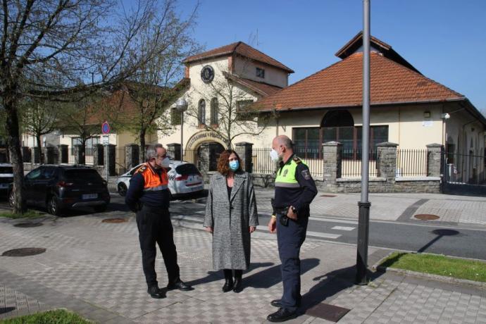 Imagen de archivo de dos agentes de Policía Local de Irun.