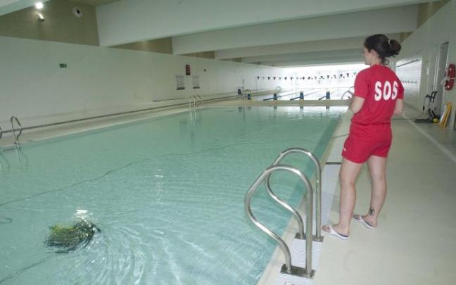El Ayuntamiento amplía el cierre cautelar de piscinas a tres vasos en Mendizorrotza, Salburua y San Andrés El Ayuntamiento amplía el cierre cautelar de piscinas a tres vasos en Mendizorrotza, Salburua y San Andrés
