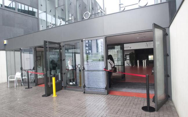 Exterior del centro cívico Ibaiondo.