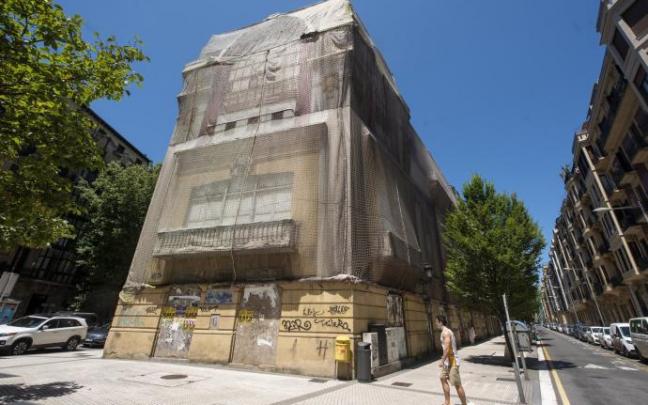 El palacio de Bellas Artes, en la confluencia de las calles Urbieta y Prim. El palacio de Bellas Artes, en la confluencia de las calles Urbieta y Prim.