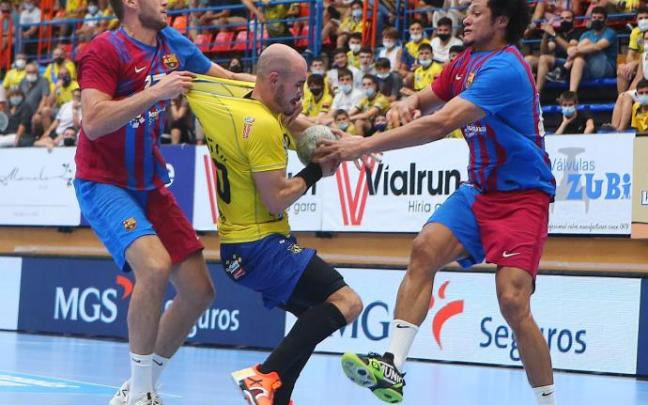 El bidasotarra Adrián Fernández, durante el partido del sábado en Artaleku contra el Barça.