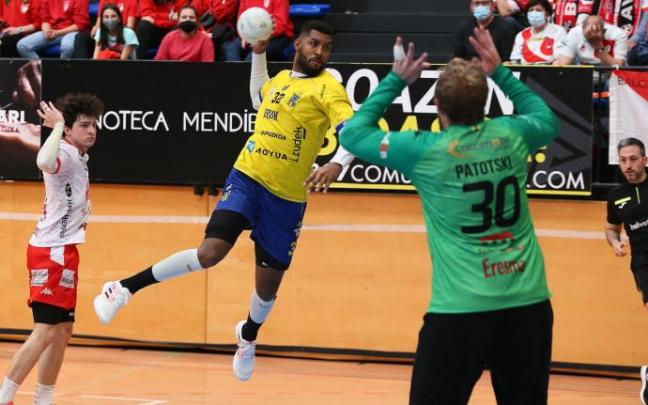 El bidasotarra Dariel García, en el choque contra Viveros Herol Nava.