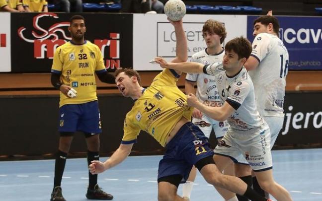 Kauldi Odriozola, durante el encuentro ante el Cangas. Kauldi Odriozola, durante el encuentro ante el Cangas.