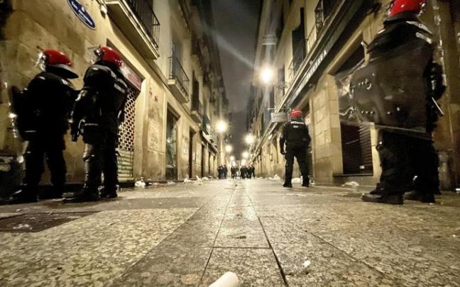 Imagen de la Ertzaintza el pasado fin de semana en Donostia Imagen de la Ertzaintza el pasado fin de semana en Donostia