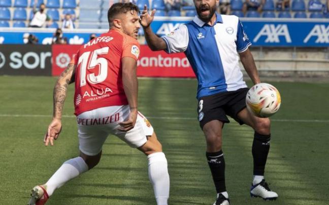 Maffeo y Duarte, durante el choque entre el Alavés y el Mallorca en Mendizorroza.