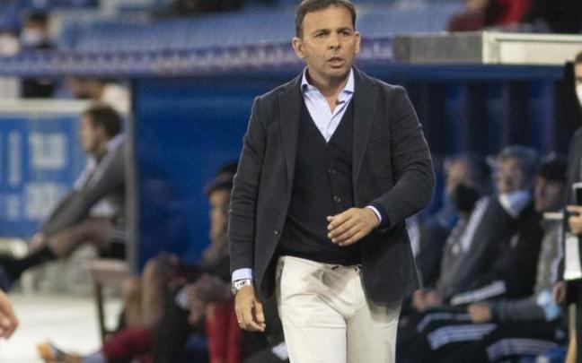 El técnico albiazul insiste en la necesidad de reforzar el apartado psicológico del equipo para dar la vuelta a la situación: "Debemos mirar hacia adelante sabiendo que quedan 102 puntos por disputarse"