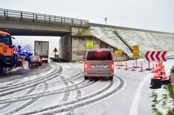 Las lluvias persistentes y el deshielo por la subida de la cota de nieve ha propiciado que el Gobierno vasco eleve el nivel de alerta