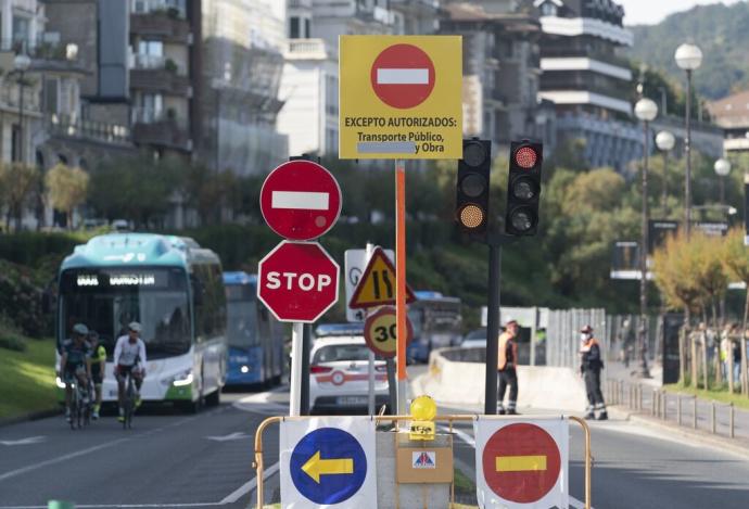 Paseo de La Concha, con un solo carril, al inicio de las obras de La Concha.