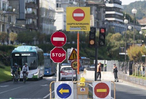 Señales de tráfico colocadas en La Concha que dejan clara la prohibición de paso.