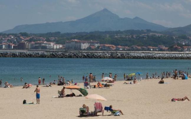 Imagen de archivo de la playa de Hondarribia. Imagen de archivo de la playa de Hondarribia.