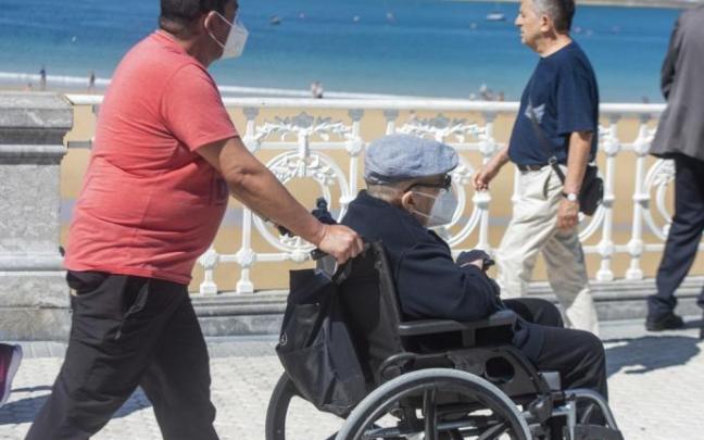 Los cuidados a mayores son un de los sectores en los que ofrece formación el programa.