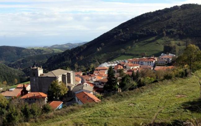 Vista del casco urbano de Itziar