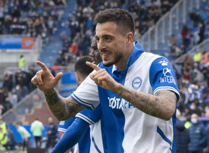 Joselu celebra su gol de ayer frente al Valencia.