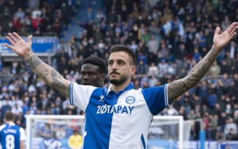 Joselu celebra el gol de la victoria ante el Valencia