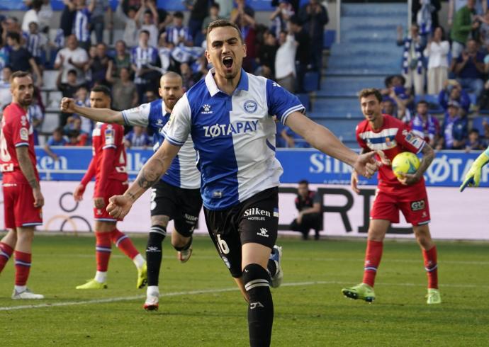 Escalante volvió al once titular ante el Espanyol tras causar baja ante el Celta por sanción