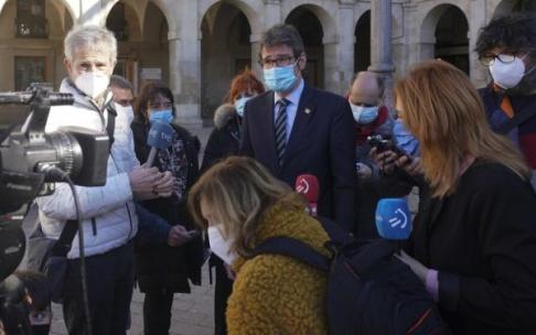 Gorka Urtaran ante los medios de comunicación.