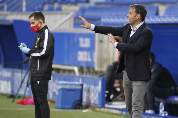 Calleja da instrucciones durante el duelo de ayer contra el Granada