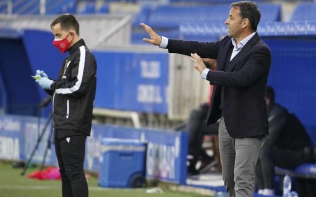 Calleja da instrucciones durante el duelo de ayer contra el Granada