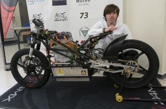 Uno de los integrantes del equipo gasteiztarra Motor Student Vitoria