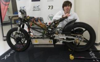 Uno de los integrantes del equipo gasteiztarra Motor Student Vitoria