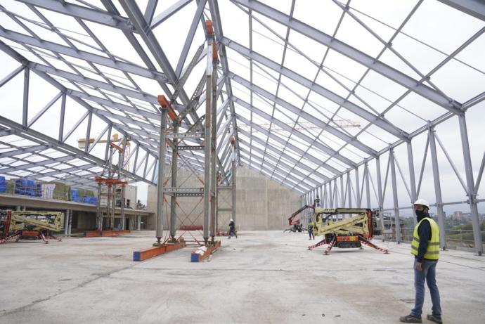 Interior del polideportivo de Altza en obras.