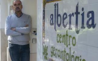 Josu Alda, en la residencia Albertia Centro. Foto: Alex Larretxi Josu Alda, en la residencia Albertia Centro. Foto: Alex Larretxi
