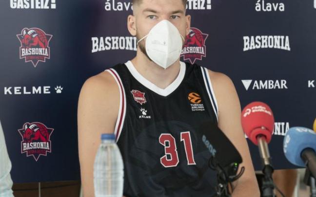 Rokas Giedraitis, jugador del Baskonia.