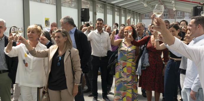 Brindis tras la presentación de la añada.