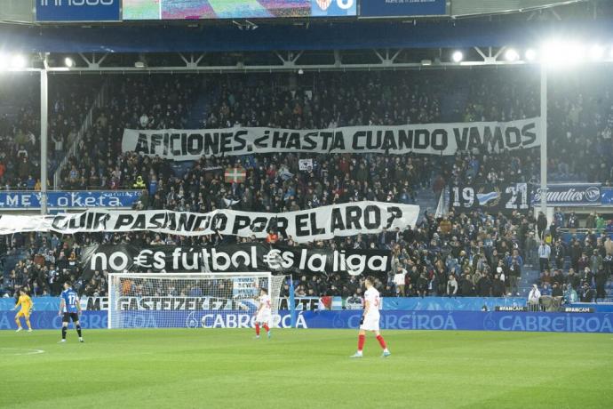 Imagen de una de las gradas de Mendizorroza durante el Alavés-Sevilla