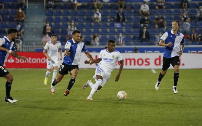 Iván Martín, en su debut con el Alavés.