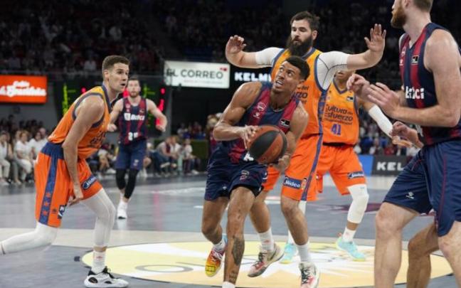 Las decisiones arbitrales desquiciaron a Baldwin, cuyo enfado se vio reflejado en su manera de competir. Foto: Iñigo Foronda