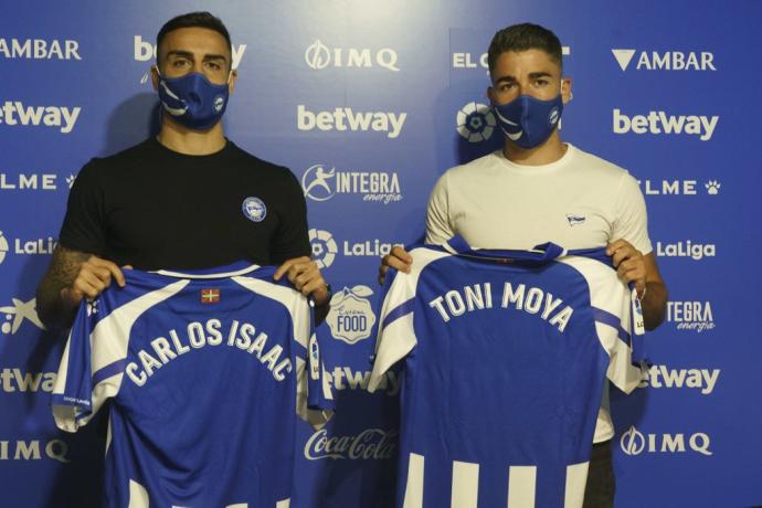 Carlos Isaac y Toni Moya, presentados como jugadores del Alavés.