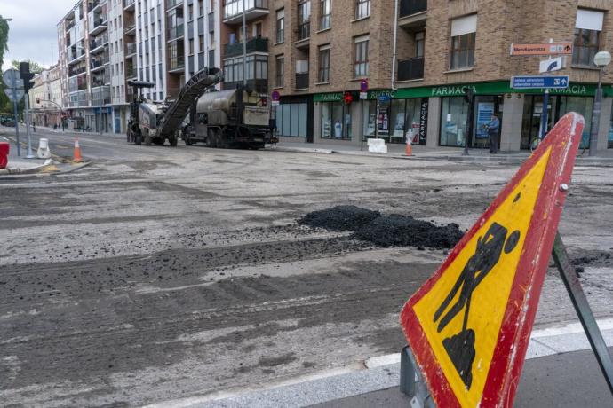 Obras de asfaltado en Vitoria.