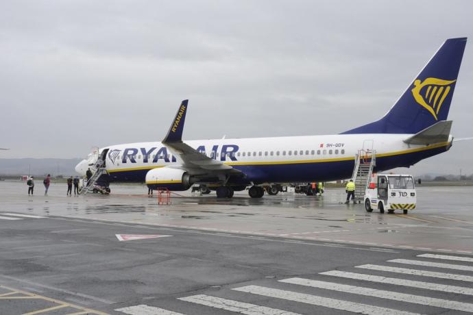 Un avión en el aeropuerto de Foronda