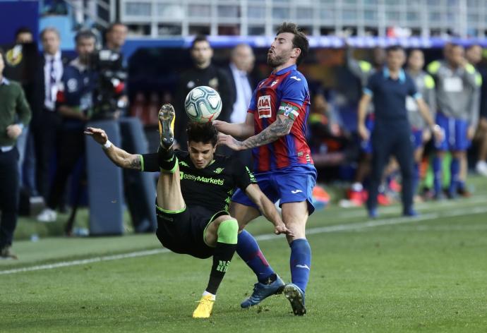 Sergi Enrich, durante un partido en Ipurua.