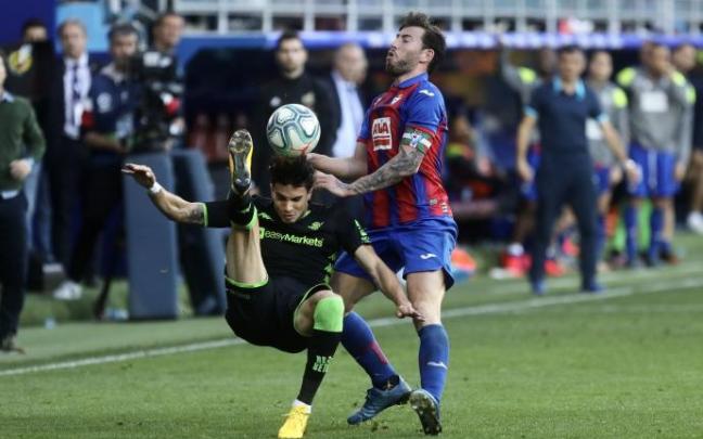 Sergi Enrich, durante un partido en Ipurua.