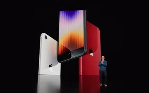 Tim Cook presenta los nuevos iPhone SE 3. Tim Cook presenta los nuevos iPhone SE 3.