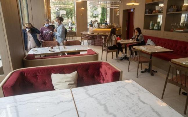 Interior del hotel Villa Katalina, uno de los últimos en abrirse en Donostia, en la calle Urdaneta.