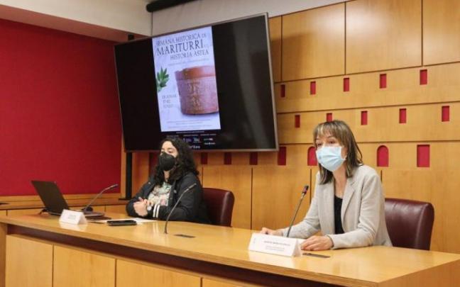 Estíbaliz Canto y Arantxa Ibáñez durante la presentación de la I Semana cultural romana de Armentum