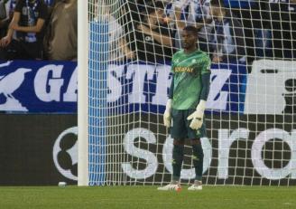 Owono, durante su debut frente a la Real Sociedad. Foto: Josu Chavarri