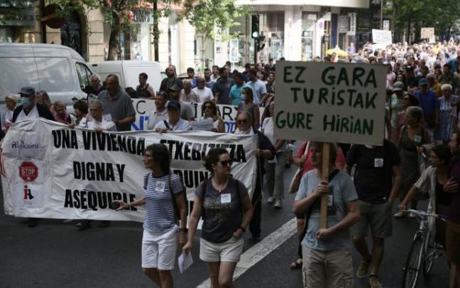 Manifestación del pasado sábado en Donostia por un "cambio en el modelo de ciudad". Manifestación del pasado sábado en Donostia por un "cambio en el modelo de ciudad".