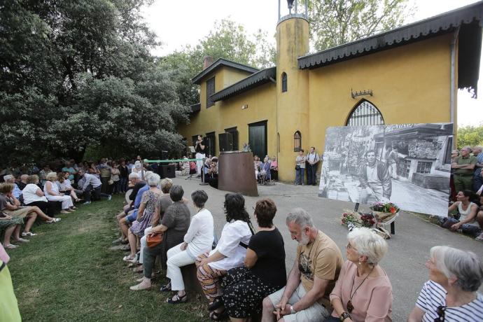 El funeral civil del conocido periodista Mariano Ferrer, que fue el primero que se celebró en Cristina Enea en el año 2019.