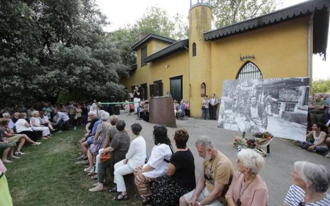 El funeral civil del conocido periodista Mariano Ferrer, que fue el primero que se celebró en Cristina Enea en el año 2019.