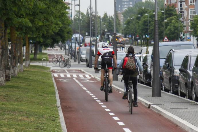 Presentación del nuevo bicicarril de la calle Jacinto Benavente.