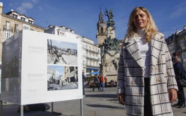 Inauguración de la exposición 'Tránsito y tráficos' en la plaza de la Virgen Blanca.