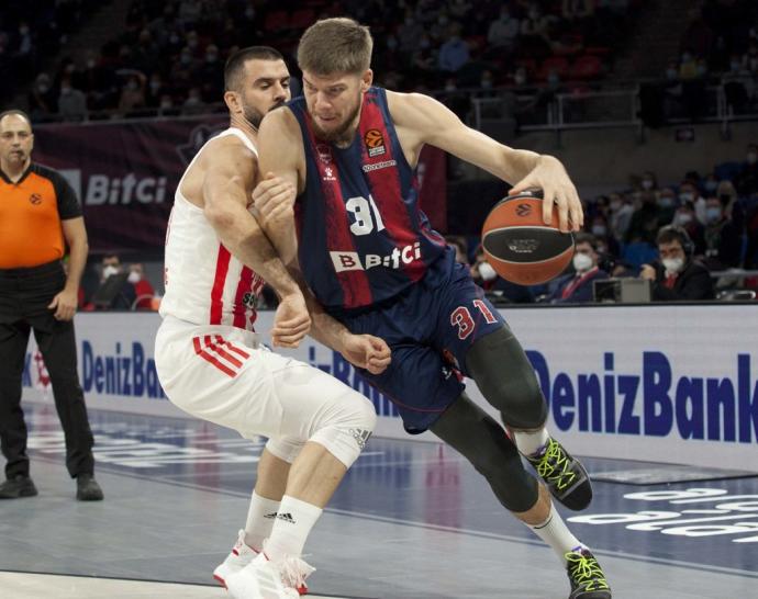 Victoria de Baskonia frente a Estrella Roja en el Buesa Arena