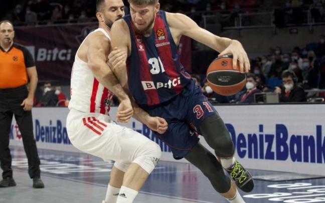 Victoria de Baskonia frente a Estrella Roja en el Buesa Arena
