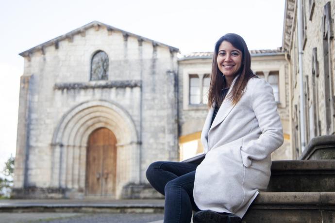 Isabel Mellén posa en el entorno del santuario de Estíbaliz.