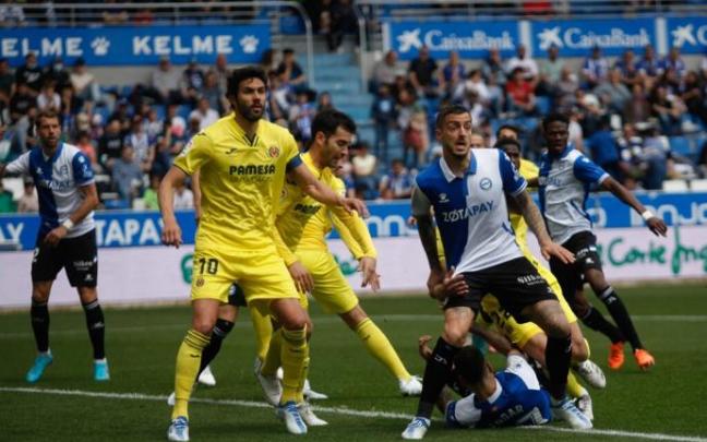 Joselu Mato, ante el Villarreal en el último partido celebrado en Mendizorroza