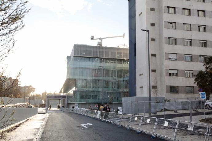 El bloque de servicios generales del HUA-Txagorritxu, anexo al edificio clásico del complejo sanitario, luce este aspecto a día de hoy.